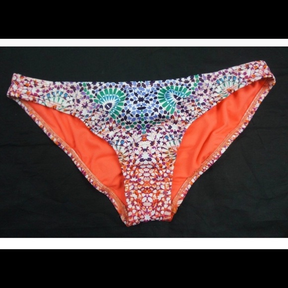 Super cute bikini👙 bottom - Picture 6 of 7